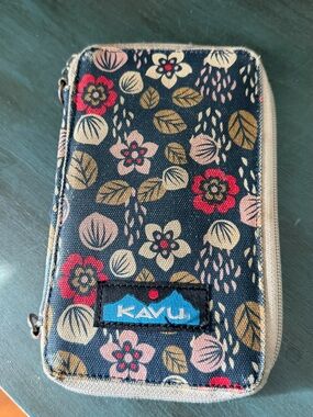 Kavu Wallet with floral pattern. No strap.